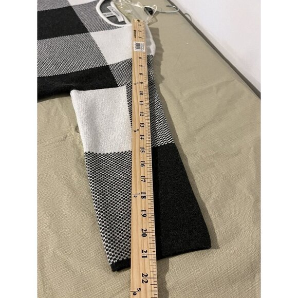 SIZE MEDIUM MAX STUDIOS COLOR BLOCK GRAY & WHITE 3/4 SLEEVE SWEATER - Picture 7 of 8